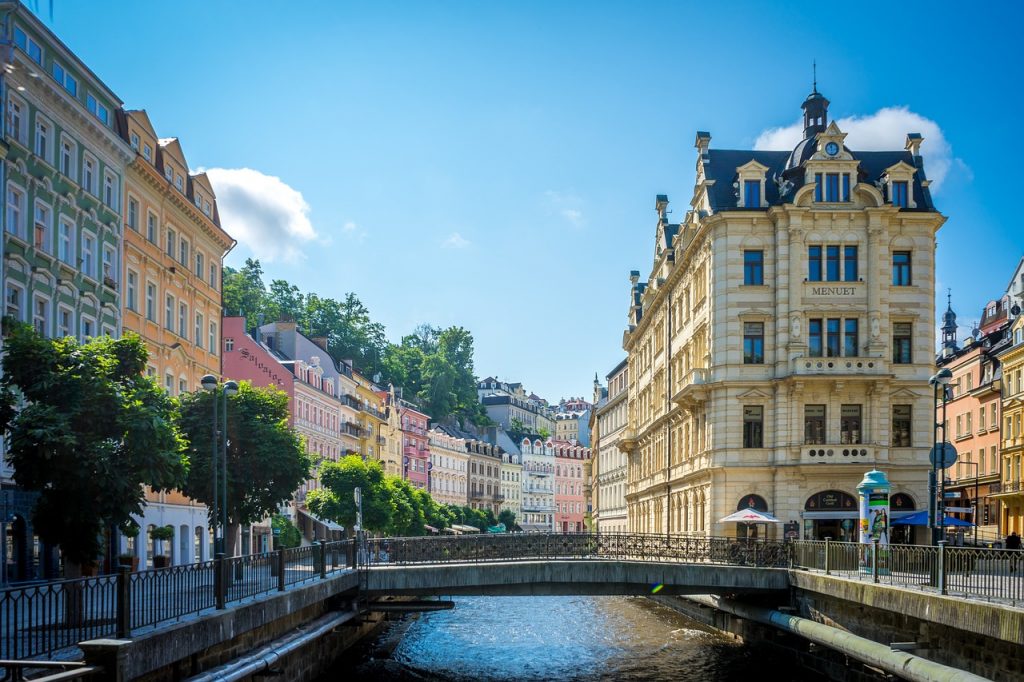 Gedenktafel für ungarischen Dichter in Karlovy Vary enthüllt post's picture