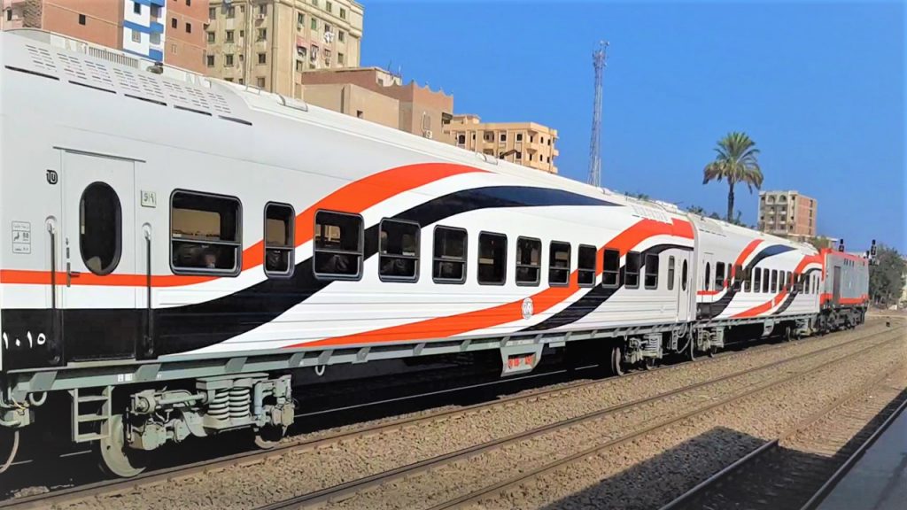 Fast tausend ungarische Eisenbahnwaggons auf den Schienen in Ägypten post's picture