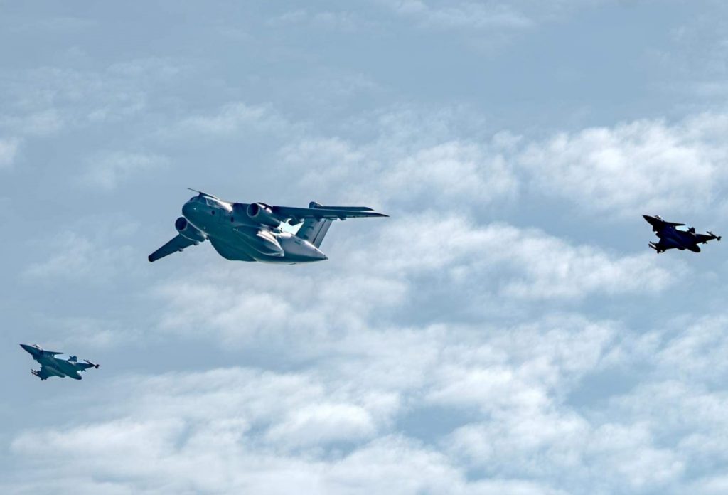Das erste ungarische KC-390-Militärtransportflugzeug trifft zur Erprobung ein post's picture