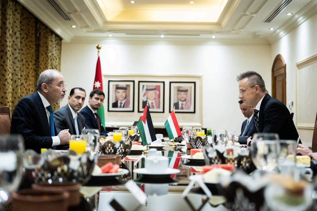 Außenminister in Jordanien: Terrorgruppen müssen besiegt werden, um die Bürger zu schützen post's picture