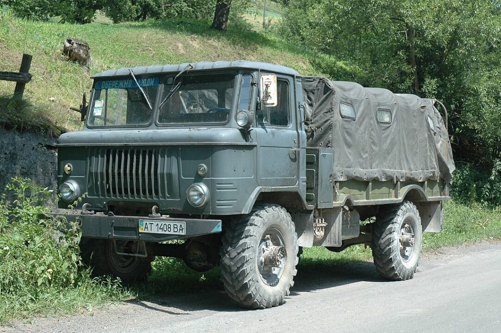 Ukrainischer Militärlastwagen durchbricht die ungarische Grenze post's picture