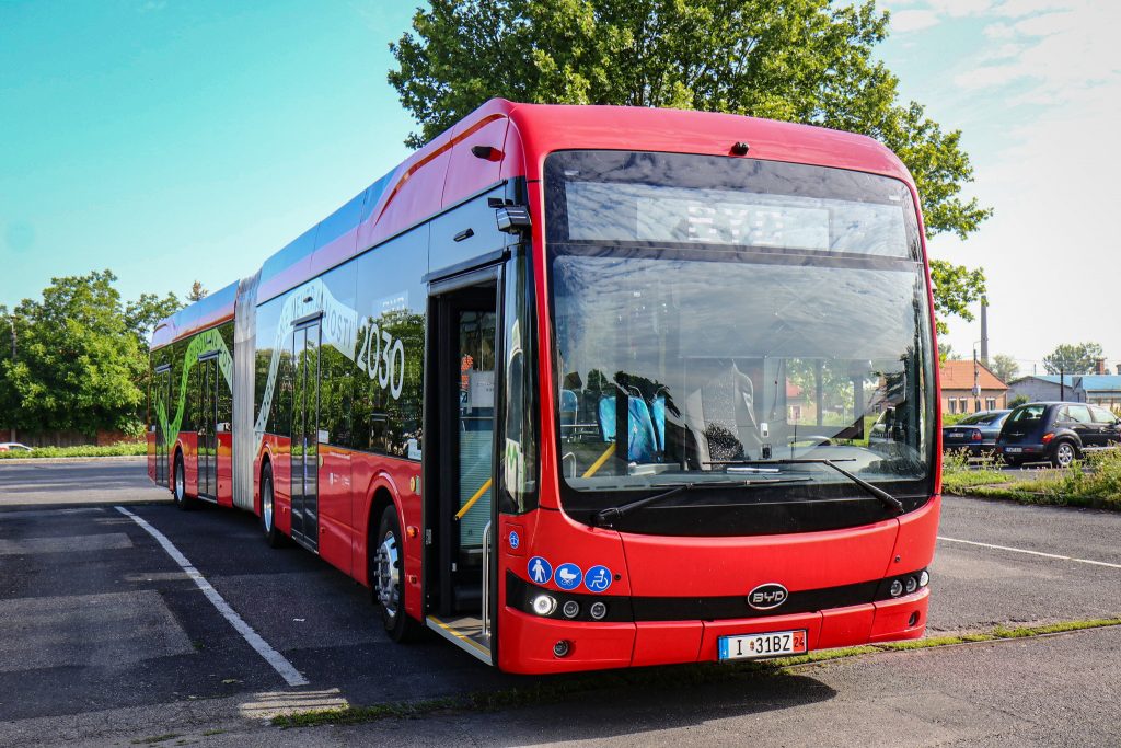 Erster ungarischer Elektro-Gelenkbus in Komárom fertiggestellt post's picture