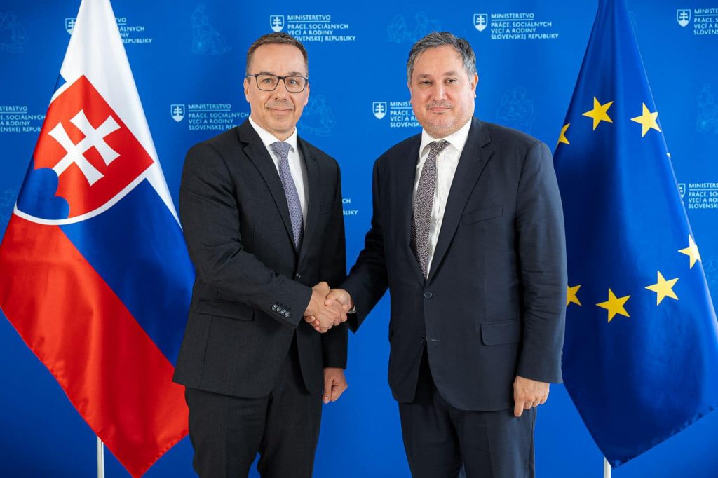 Aktionsplan für E-Autos: Volkswirtschaftsminister rechnet mit der Unterstützung der Slowakei post's picture
