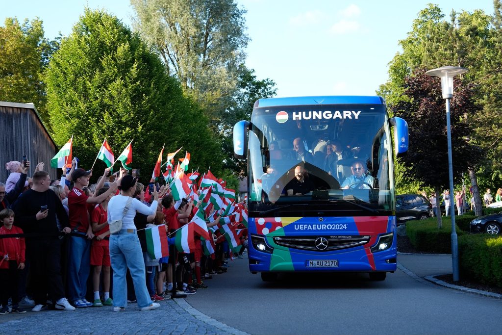 Ungarns Nationalmannschaft an ihrem Stützpunkt im Allgäu angekommen post's picture