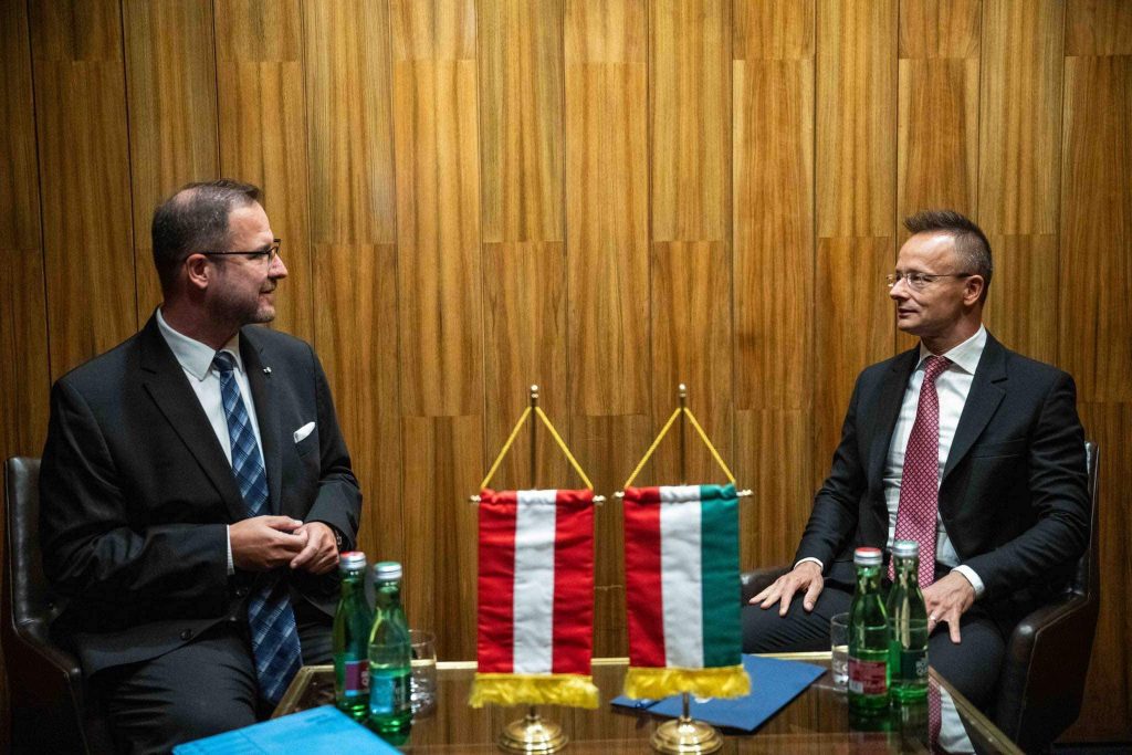 Außenminister Szijjártó zu Gesprächen in Österreich post's picture