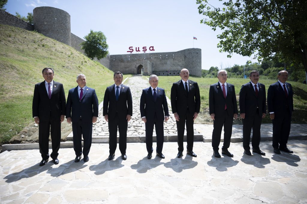 Pikierte Reaktionen auf Viktor Orbáns Teilnahme am Gipfel der Turkstaaten post's picture