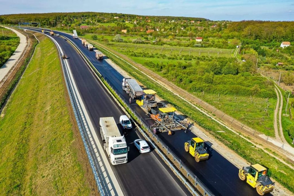 Bau einer neuen Autobahn am Horizont post's picture