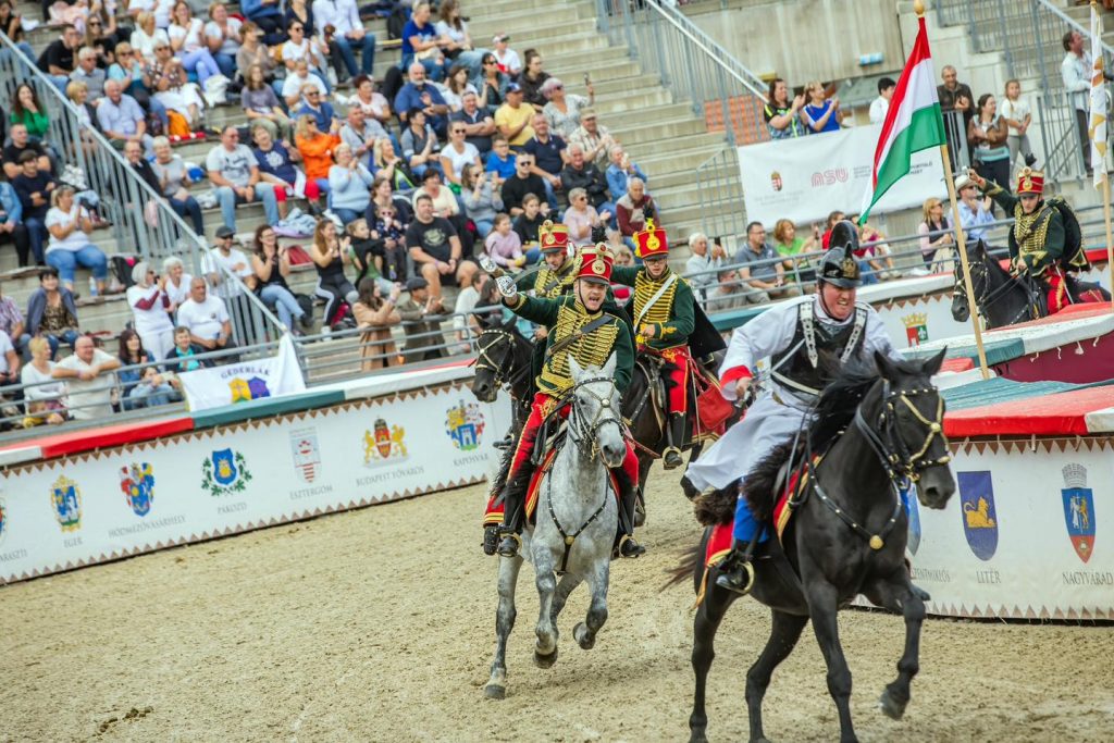 17. Nationales Galopprennen lässt die ungarischen Reitertraditionen wieder aufleben post's picture