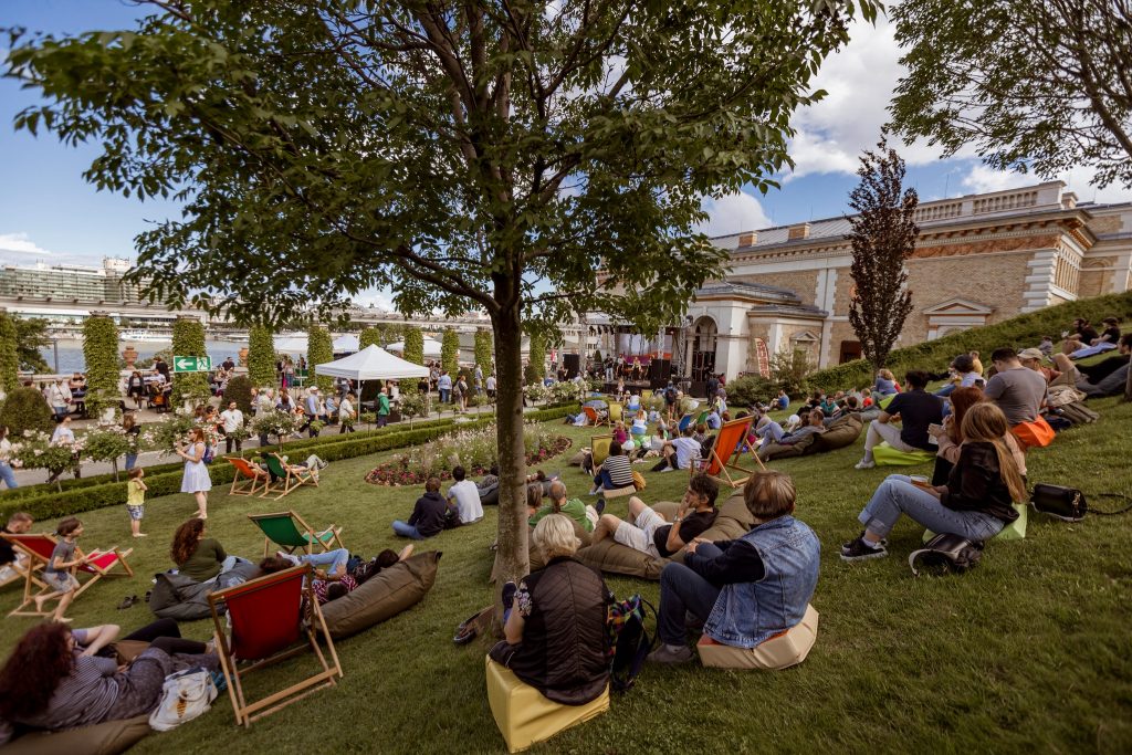 Der Burggarten-Basar erwartet Familien zum Herbstfest post's picture