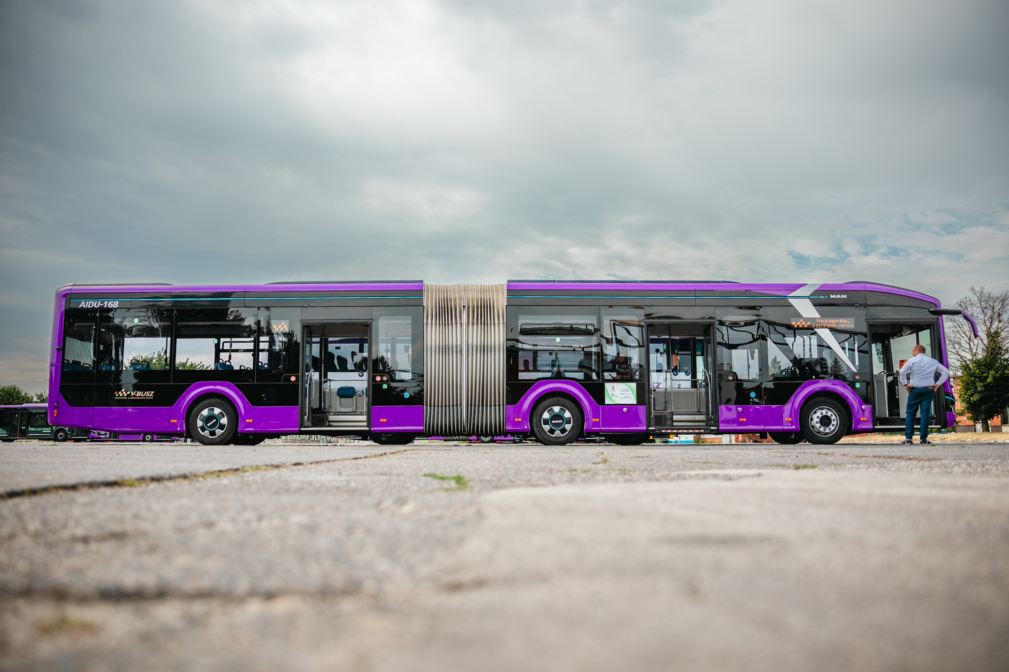 Der erste Elektro-Gelenkbus Ungarns kommt in einer ländlichen Stadt zum Einsatz