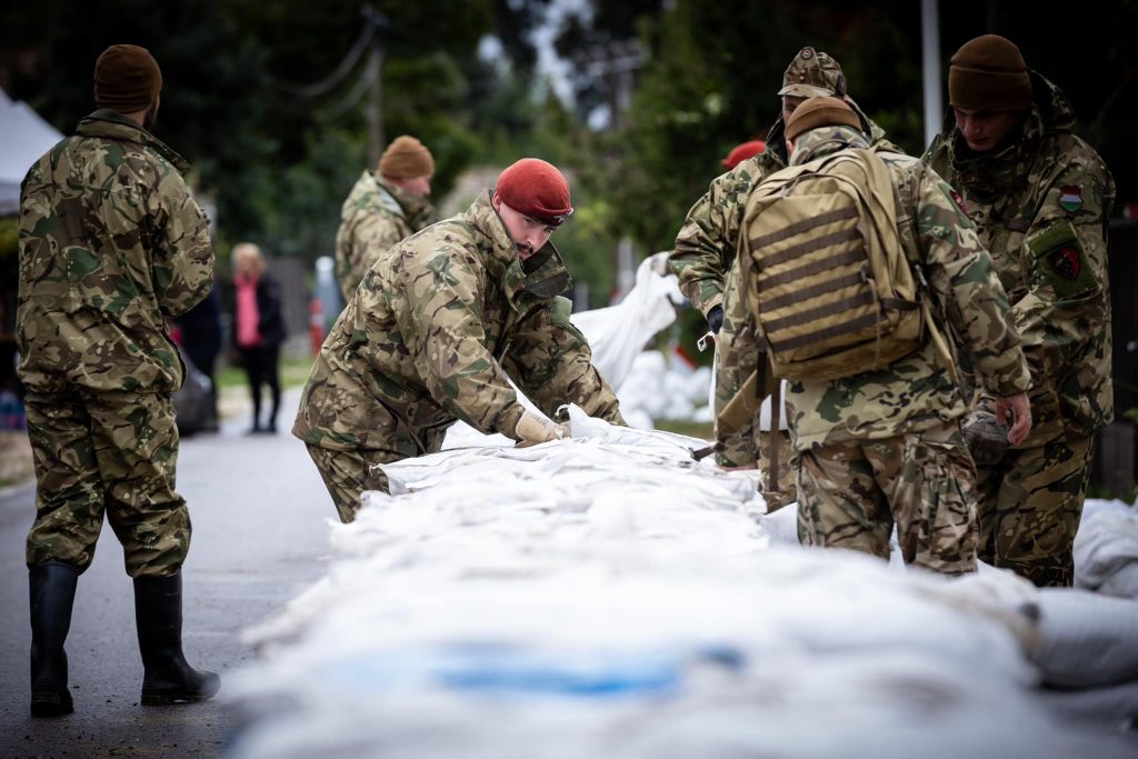 So viele Soldaten wie nötig an den Dämmen eingesetzt post's picture