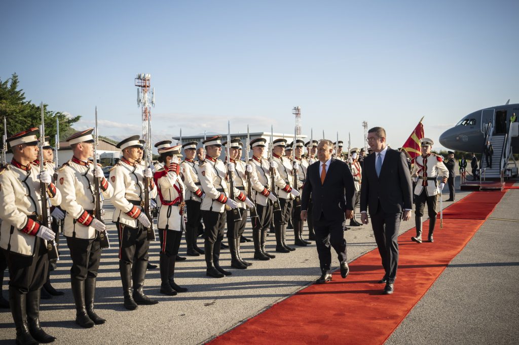 Viktor Orbán zum gemeinsamen Regierungsgipfel in Nordmazedonien eingetroffen post's picture