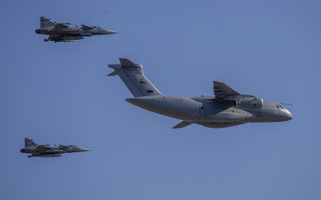 Erstes KC-390 Transportflugzeug trifft in Kecskemét ein post's picture