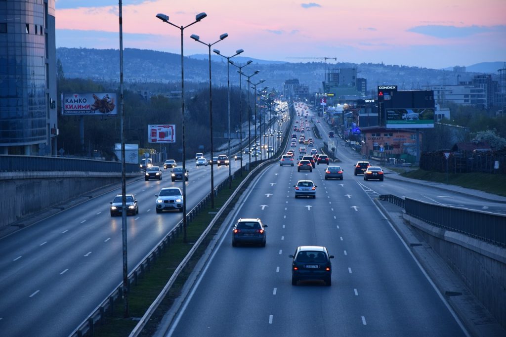 Ausbau inländischer Straßen mit intelligenter Standspur und erweiterten Fahrspuren post's picture