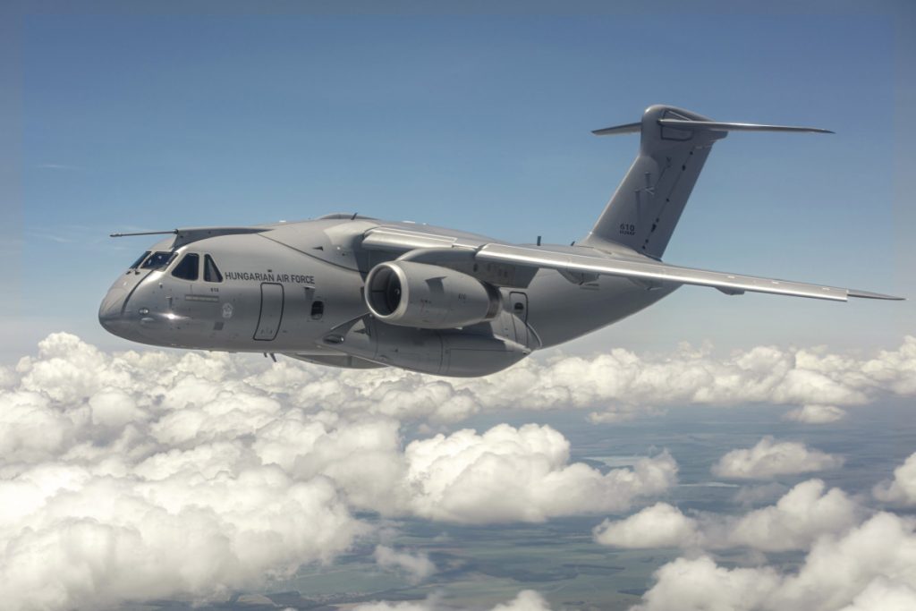 Brasilianisches Militärflugzeug steigt zum ersten Mal mit einem ungarischen Soldaten in die Luft post's picture