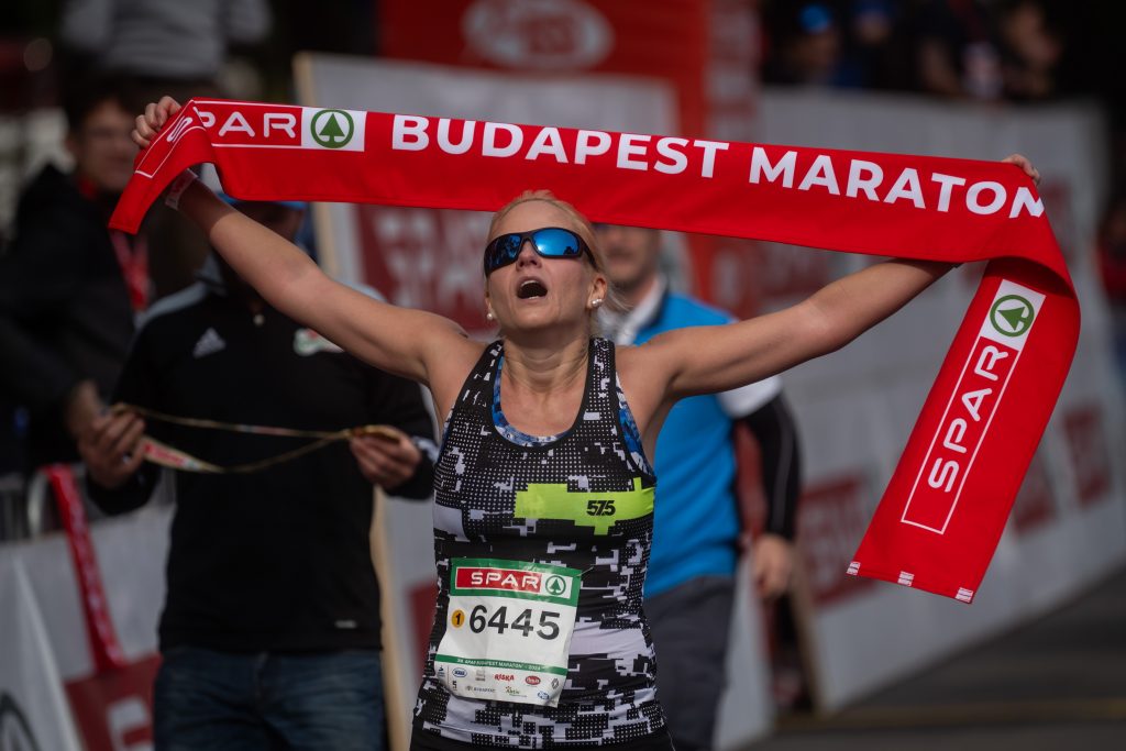 Ein Deutscher und eine Ungarin gewinnen den Budapester SPAR-Marathon