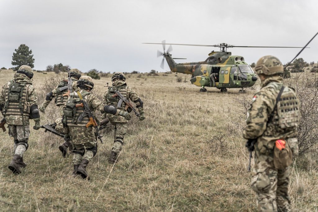 Militärische Übung des gemeinsamen ungarisch-rumänischen Friedensbataillons post's picture