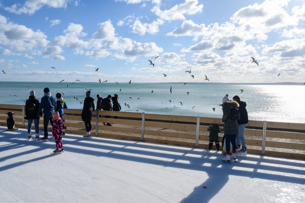 Neun Eisbahnen laden Wintersportbegeisterte in die Balaton-Region ein post's picture