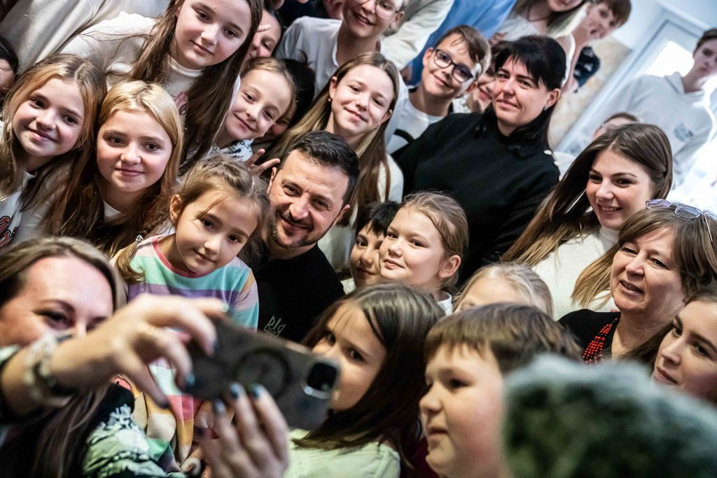 Wolodymyr Selenskyj zu Besuch in der ungarisch-ukrainischen Schule in Budapest post's picture