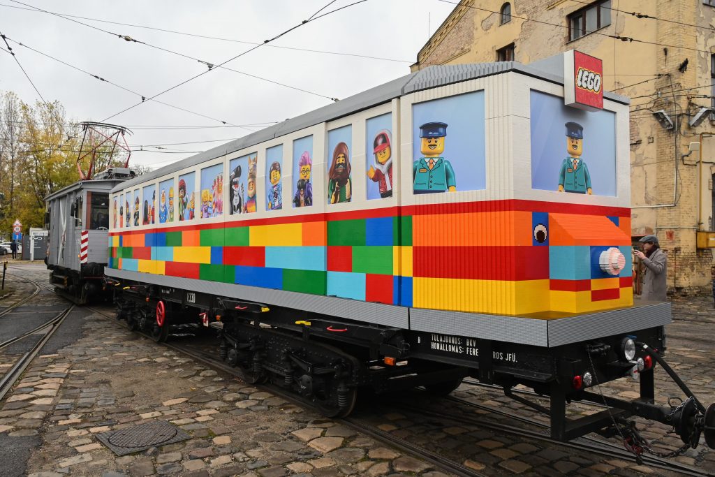 Lebensgroße LEGO-Straßenbahn in Budapest enthüllt post's picture