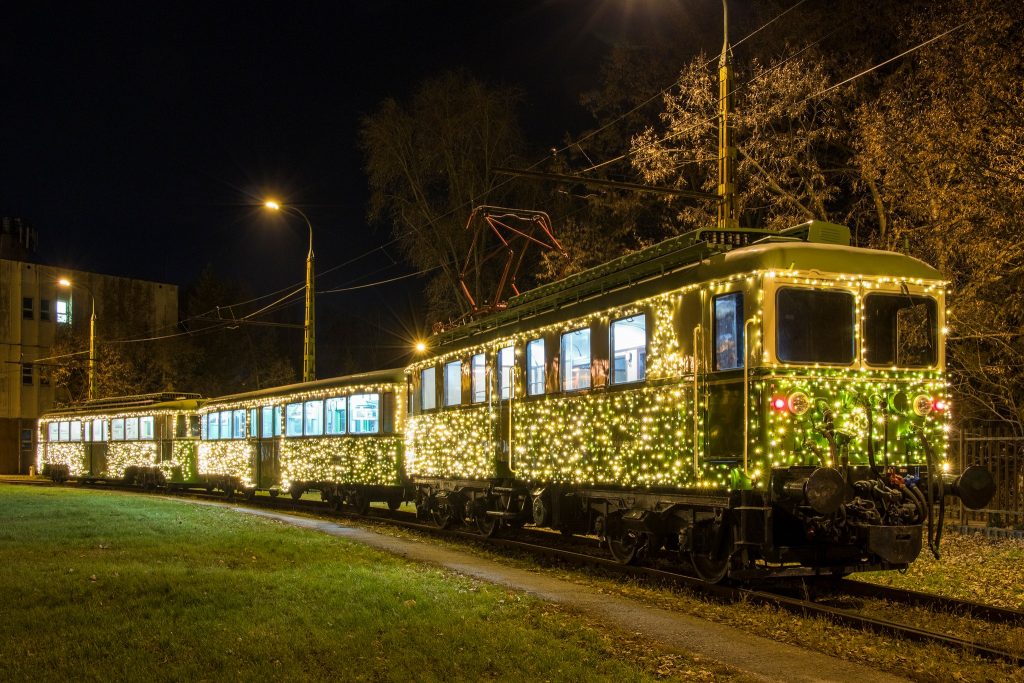 MÁV-Gruppe stimmt mit Lichterzügen auf den Advent ein post's picture