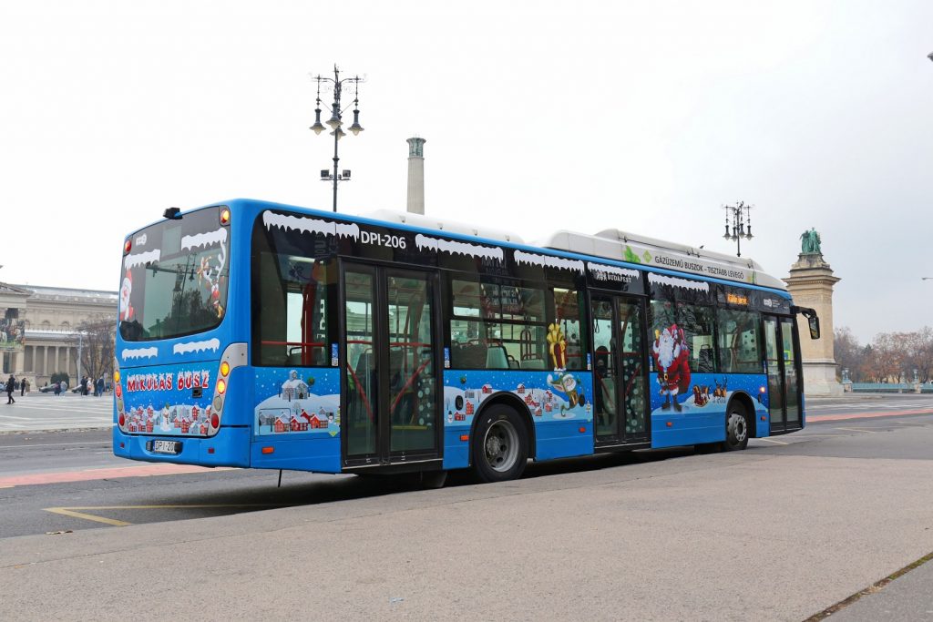 St. Nikolaus hat einen eigenen Bus in Budapest post's picture