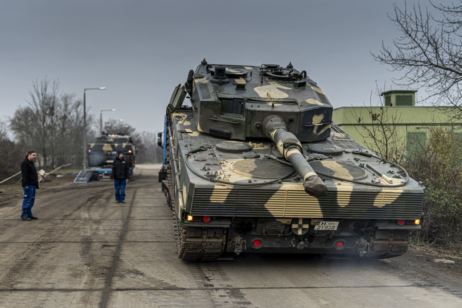 Vier Panzer der weltweit modernsten Kampffahrzeuge treffen in Ungarn ein