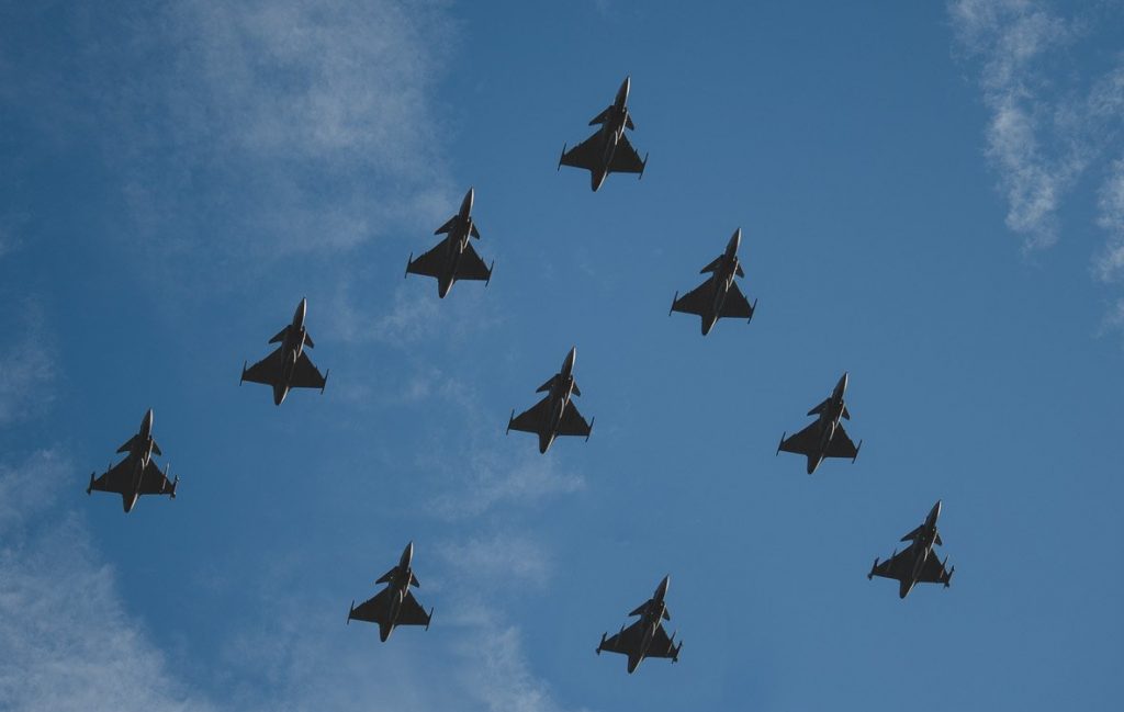 Luftwaffen-Kampfjets sagen mit Überflügen „Danke“ an Kameraden post's picture