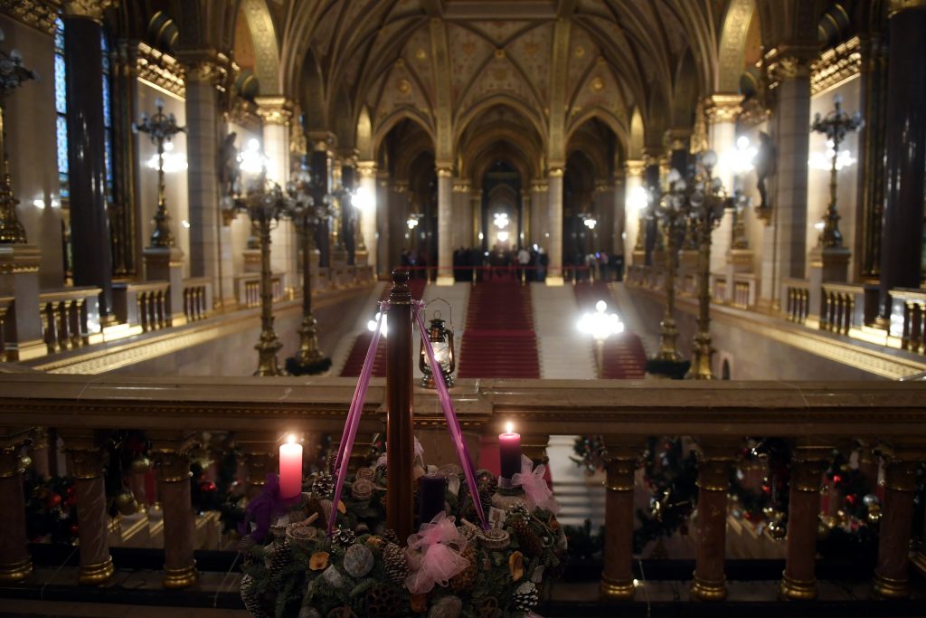 Friedenslicht aus Bethlehem im Parlament angekommen post's picture