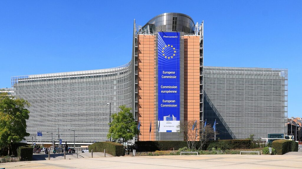 Europäische Kommission bewertet den mittelfristigen Haushaltsplan Ungarns positiv post's picture