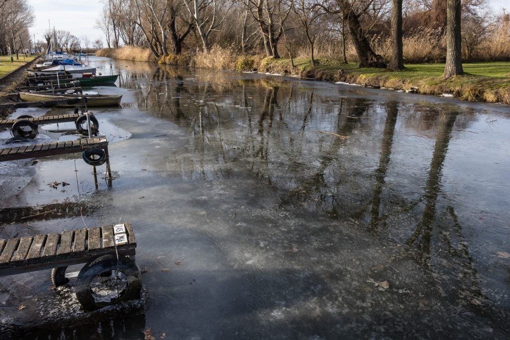 Am Plattensee bilden sich die ersten zusammenhängenden Eisschichten post's picture