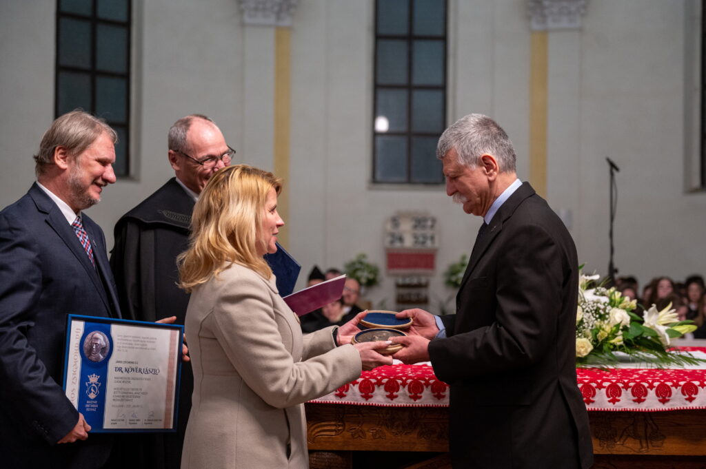 Parlamentspräsident mit dem Johann-Sigismund-Preis der Unitarischen Kirche ausgezeichnet post's picture