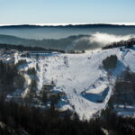 20 Jahre Skipark Mátraszentistván: Geburtstagsfeier mit Eisskulptur und Fahnen-Skifahren