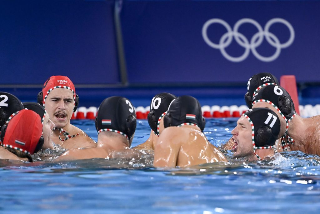 Wasserballmannschaft der Männer unter den besten Acht im Weltcup post's picture