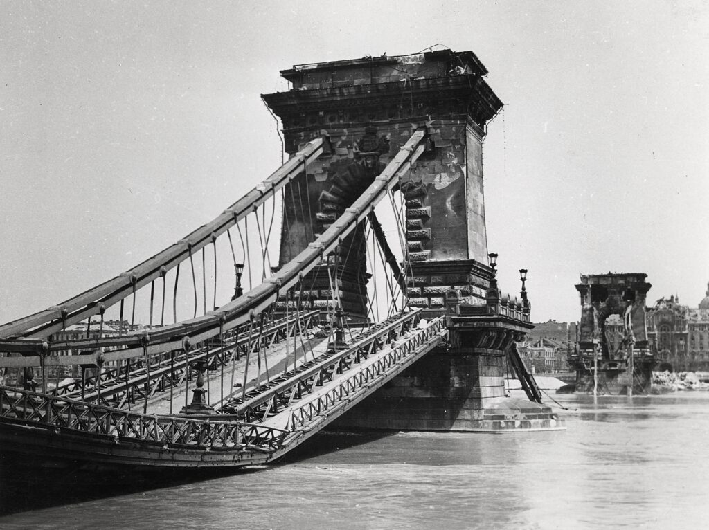 Die Ausstellung einer Fotosammlung erinnert an die Schlacht um Budapest im Zweiten Weltkrieg post's picture