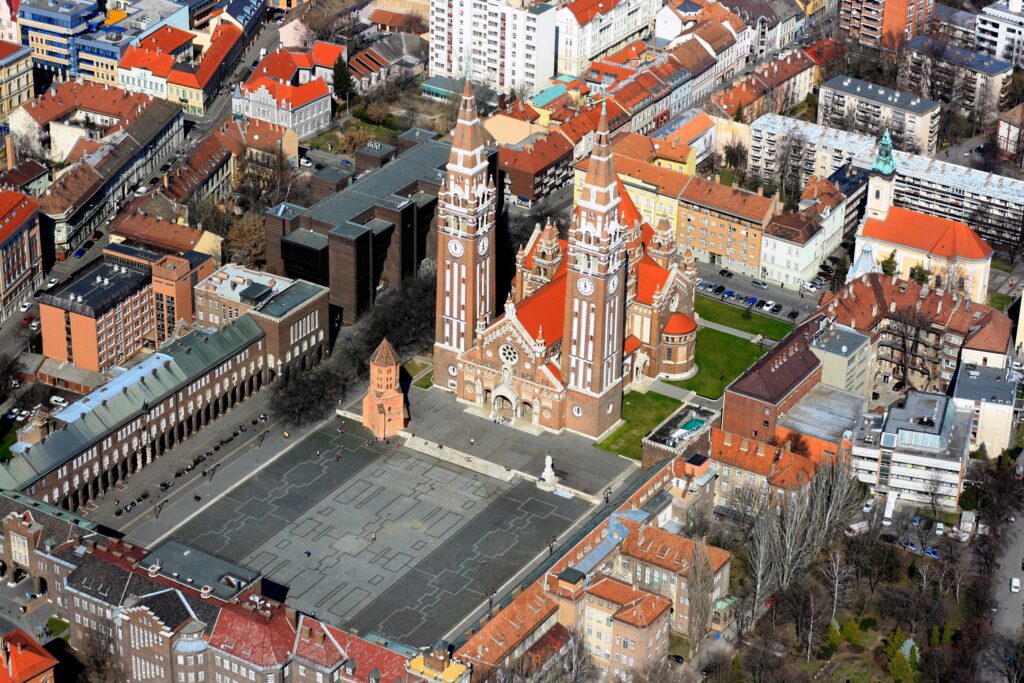 Ausgrabungen auf dem Szegediner Domplatz sollen den mittelalterlichen Stadtkern freilegen post's picture