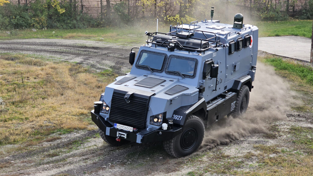 Autonomer gepanzerter Geländewagen von heimischen Ingenieuren entwickelt post's picture