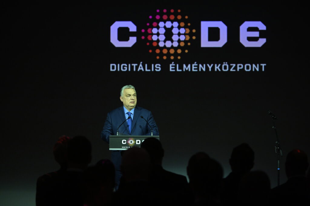 „Ein Symbol für kühnes Denken“ – Viktor Orbán weiht das Digitale Erfahrungszentrum ein post's picture