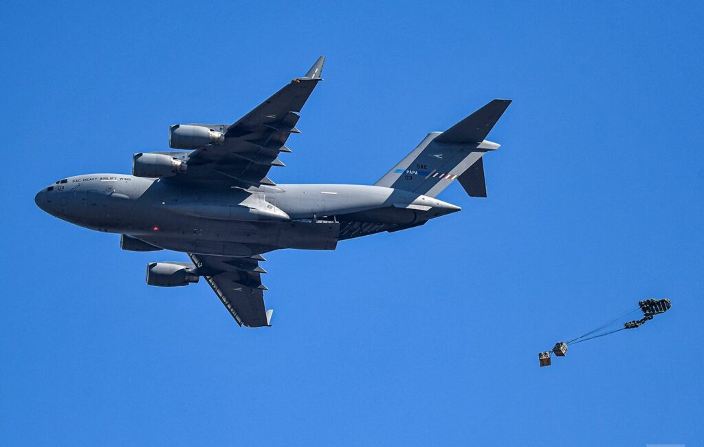 Boeing C-17 demonstriert beeindruckende Fähigkeiten bei Abwurfoperationen post's picture