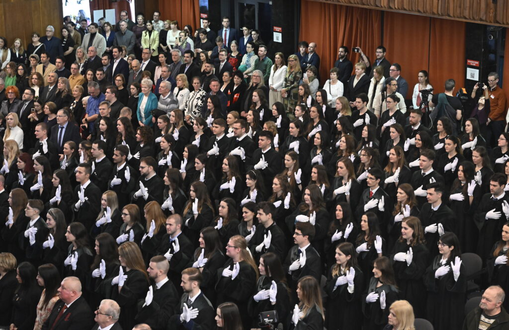 Rekordzahl von Bewerbungen an ungarischen Hochschulen post's picture