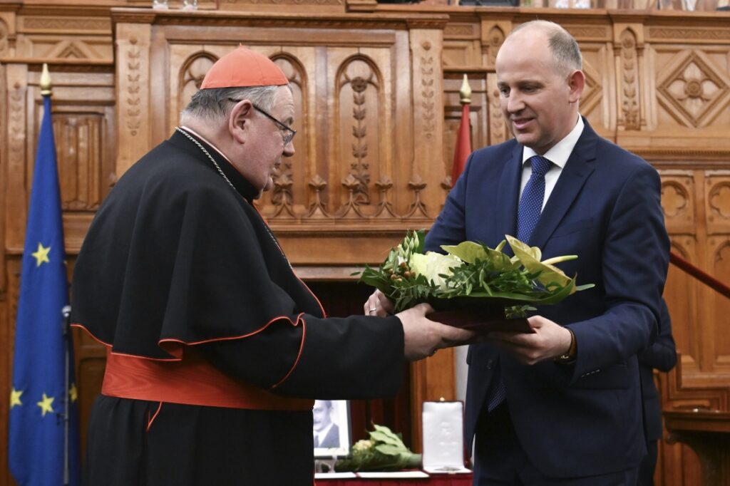 Dominik Duka, emeritierter Erzbischof von Prag, erhält den János-Esterházy-Preis post's picture