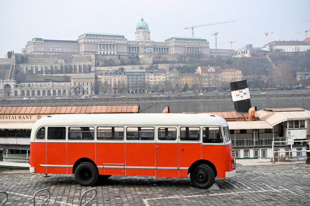 Museum für Technik und Verkehr freut sich über seltenen Ikarus 30 Bus post's picture